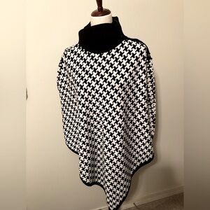 Chico's Black and White Houndstooth Poncho. NWOT